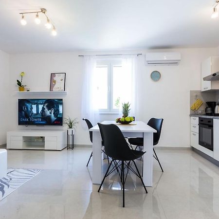 Petra Modern Apartment With Free Parking And Bbq Zadar Buitenkant foto