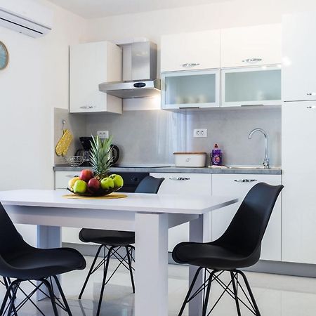 Petra Modern Apartment With Free Parking And Bbq Zadar Buitenkant foto