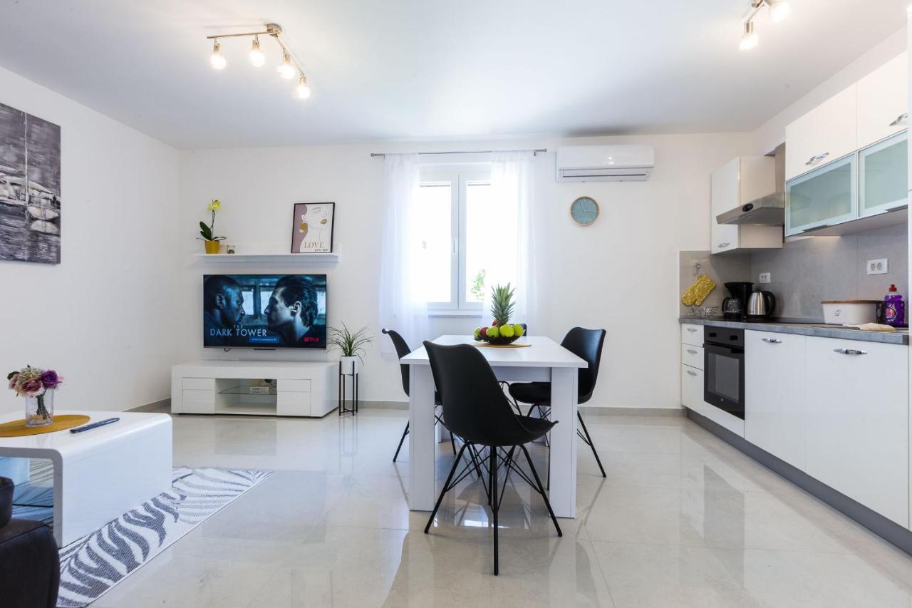 Petra Modern Apartment With Free Parking And Bbq Zadar Buitenkant foto