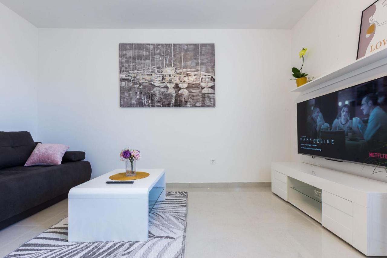 Petra Modern Apartment With Free Parking And Bbq Zadar Buitenkant foto