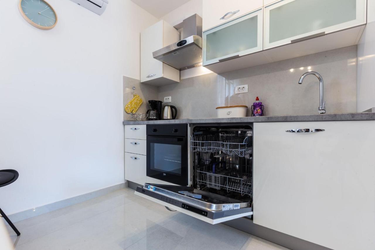 Petra Modern Apartment With Free Parking And Bbq Zadar Buitenkant foto