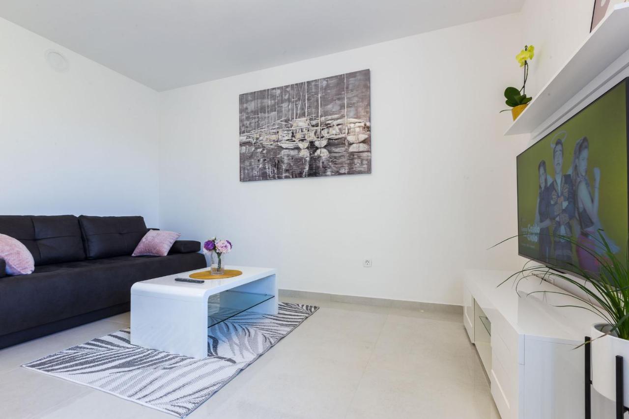 Petra Modern Apartment With Free Parking And Bbq Zadar Buitenkant foto