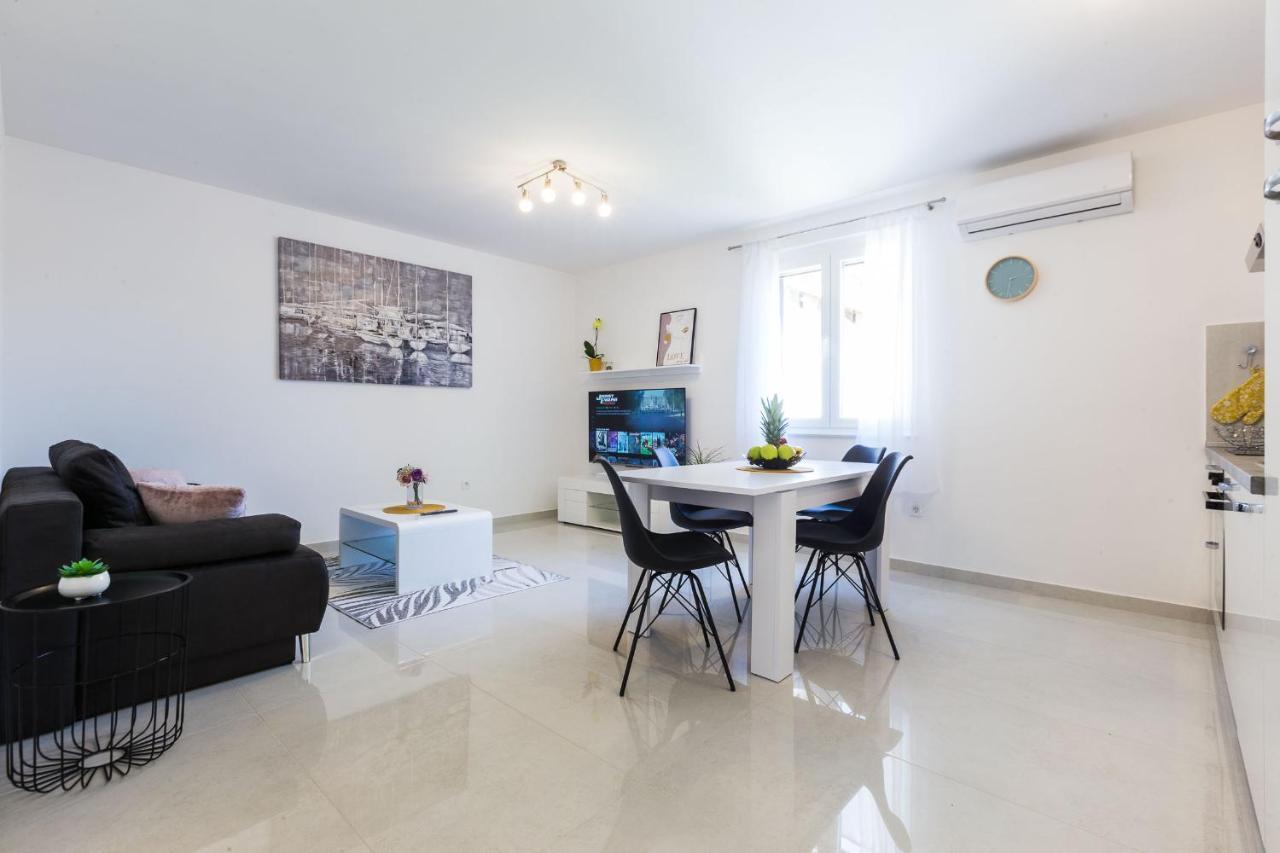 Petra Modern Apartment With Free Parking And Bbq Zadar Buitenkant foto