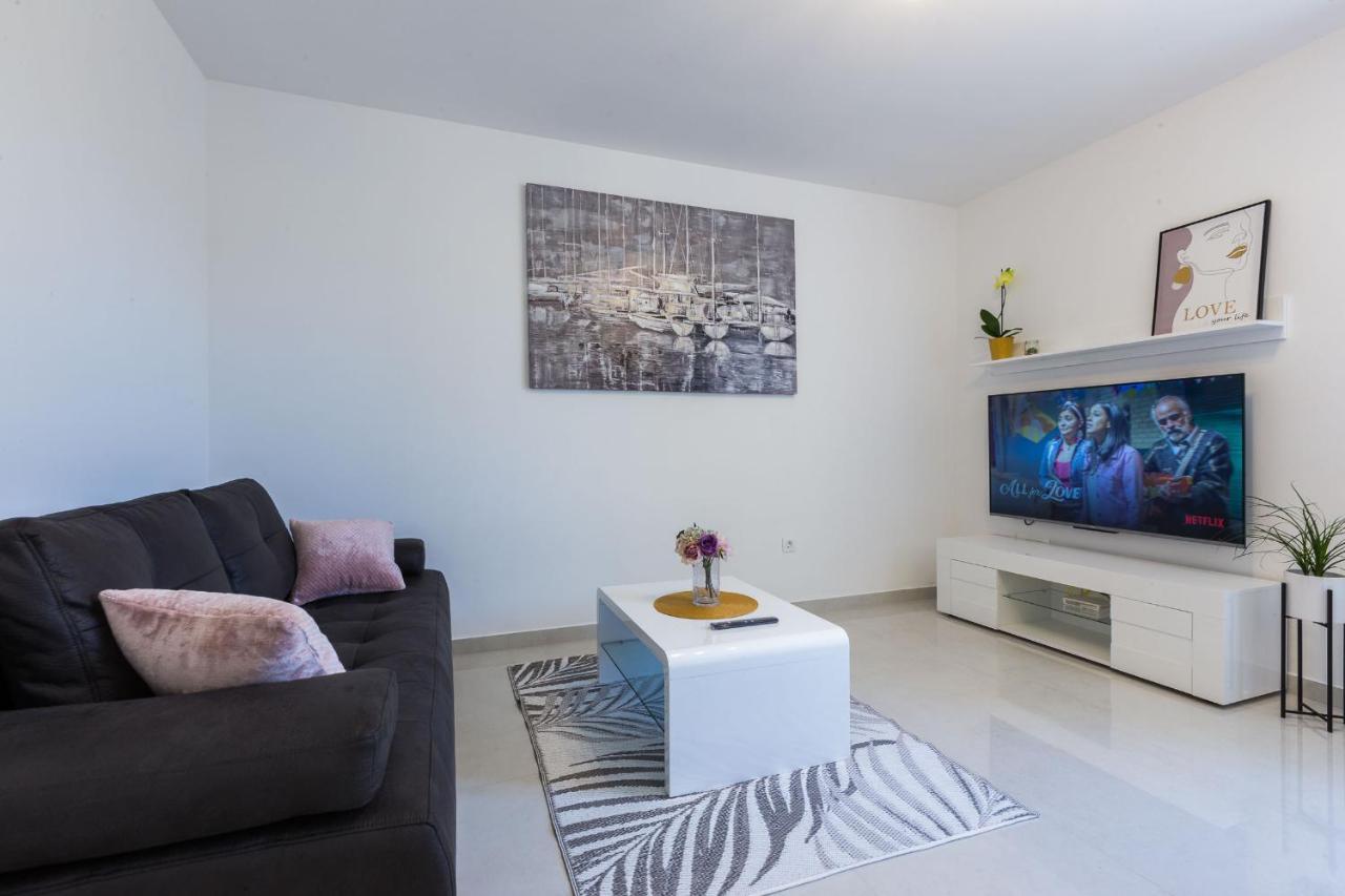 Petra Modern Apartment With Free Parking And Bbq Zadar Buitenkant foto