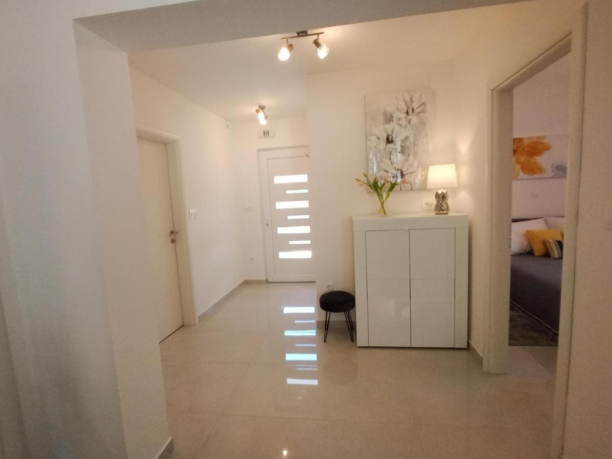 Petra Modern Apartment With Free Parking And Bbq Zadar Buitenkant foto